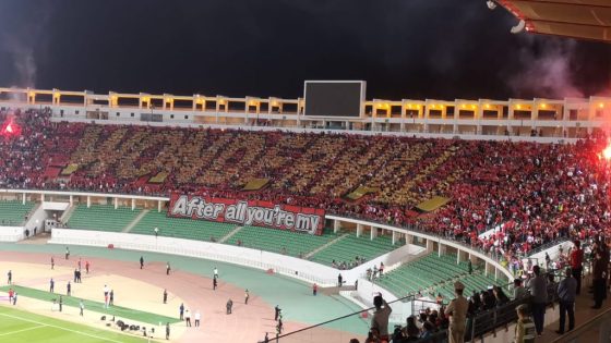 من مدرجات ملعب أدرار جمهور حسنية أكادير يطالبون بالبطولة هذه السنة (فيديو)