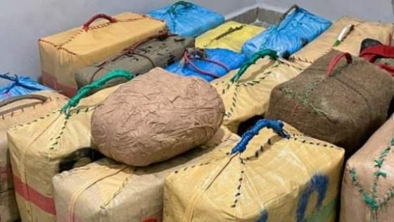 أكادير الشرطة القضائية تحجز طن من مخدر الشيرا بمنطقة تيكوين