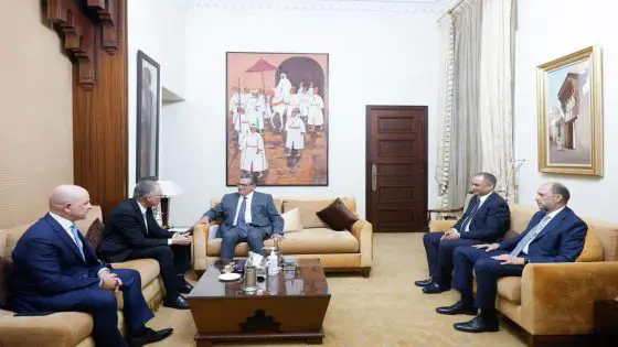رئيس الحكومة عزيز أخنوش يستقبل الرئيس التنفيذي لمجموعة ستيلانتيس المتخصصة في صناعة السيارات
