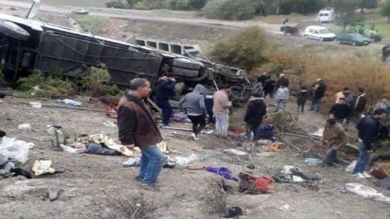 انقلاب حافلة المسافرين بإقليم تازة يؤدي الى مصرع اكثر من 11 شخصا وإصابة 43 آخرين