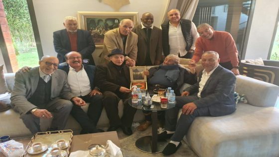 بادرة محمودة للمجموعة الوطنية السابقة لكرة القدم لزيارتهم محمد أوزال