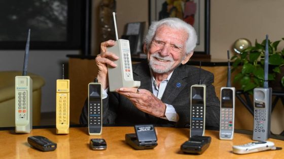 خمسون عاما على إجراء أول مكالمة بالهاتف المحمول على يد المهندس مارتن كوبر