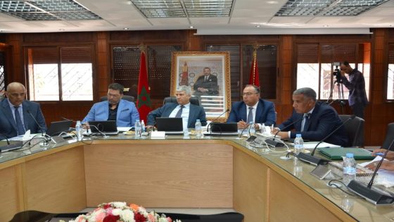 اجتماع حول دراسة سبل المحافظة على توازن واستدامة سلاسل الخضروات والفواكه بحضور محمد صديقي وزير الفلاحة