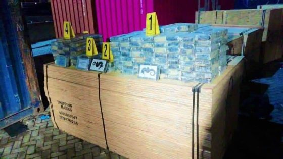 طنجة : الفرقة الوطنية للشرطة القضائية تتمكن من إجهاض عملية نوعية للتهريب الدولي للمخدرات القوية وحجز 215 كيلوغرام و822 غراما من مخدر الكوكايين