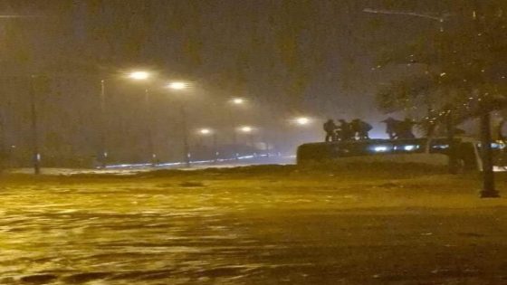 انجراف حافلة للركاب بفعل السيول على مستوى واد طاطا .. مصرع شخصين و14 في عداد المفقودين (حصيلة مؤقتة)