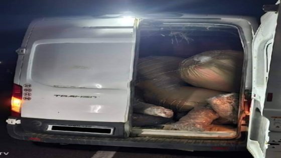 بتنسيق مع المديرية العامة لمراقبة التراب الوطني إحباط محاولة تهريب طن و 240 كيلوغرام من مخدر الكيف