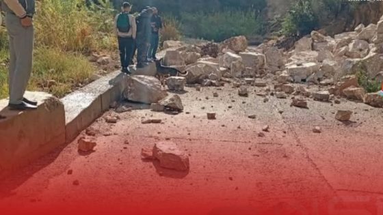 انهيارات صخرية تعزل مقطعاً طريقياً بوادي الجنة.. وتدخل سريع يعيد حركة السير إلى طبيعتها