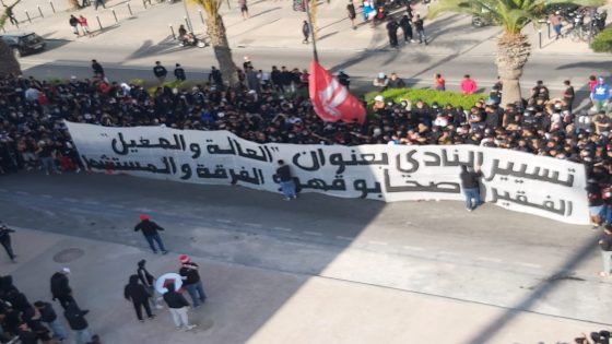 أحتجاج جماهيري حاشد يهز أكادير : أنصار حسنية أكادير يطالبون برحيل بلعيد الفقير