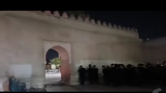 مراكش : طقوس دينية عابرة بمحيط باب دكالة تثير الانتباه دون تأكيد رسمي على “استنفار أمني”