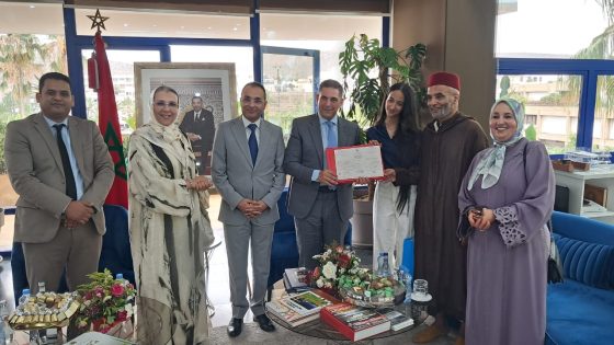 والي جهة سوس ماسة يستقبل صاحبة أعلى معدل في البكالوريا بالجهة ويشيد بتفوقها الاستثنائي