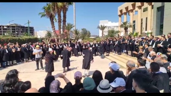محامو أكادير يصعدون احتجاجاتهم رفضا لمشروع قانون المهنة ويطالبون بحوار يضمن استقلالية الدفاع